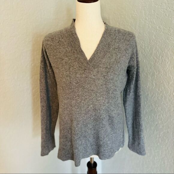 Benedetta B Merino Wool & Cashmere Italian V-Neck Sweater, Gray, Size Medium - Picture 2 of 12